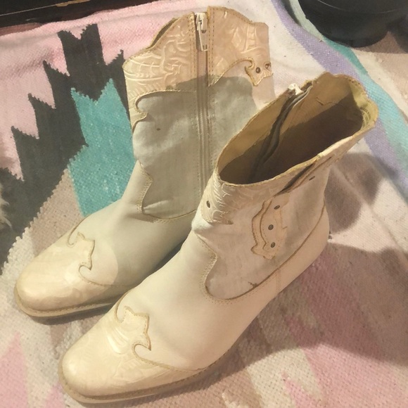 Dr Scholls 7.5 Brazil ivory cowgirl boots original